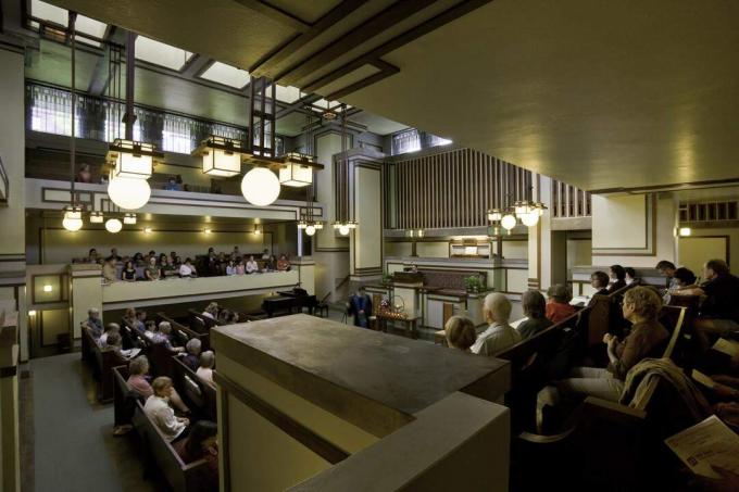 Unity Temple interiør av Frank Lloyd Wright, med god bruk av åpen plass