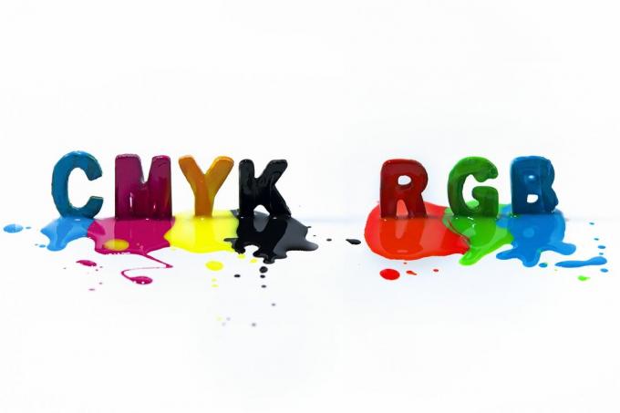 Flerfarget CMYK RGB-store bokstaver