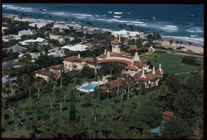 Mar-a-Lago Estate, eid av Donald Trump, ligger ved vannkanten i Palm Beach, Florida. 