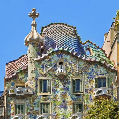 Fargerike Casa Batlló av Antoni Gaudí i Barcelona, ​​Spania