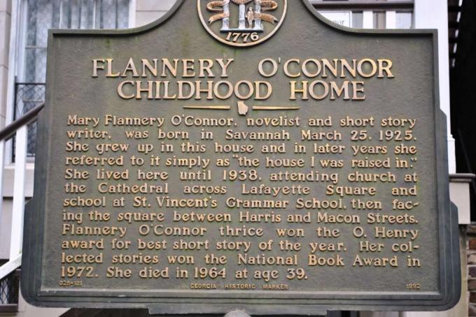 Plakett på Flannery O'Connors barndomshjem