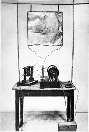 Fotografi av oppfinner Guglielmo Marconis første radiosender