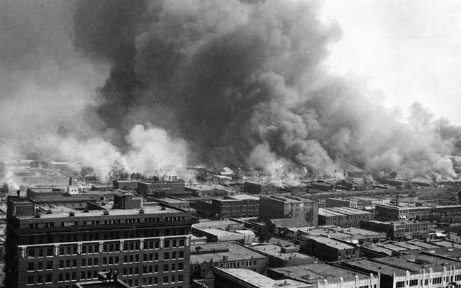 Ødeleggelse fra Tulsa-rasemassakren i 1921.