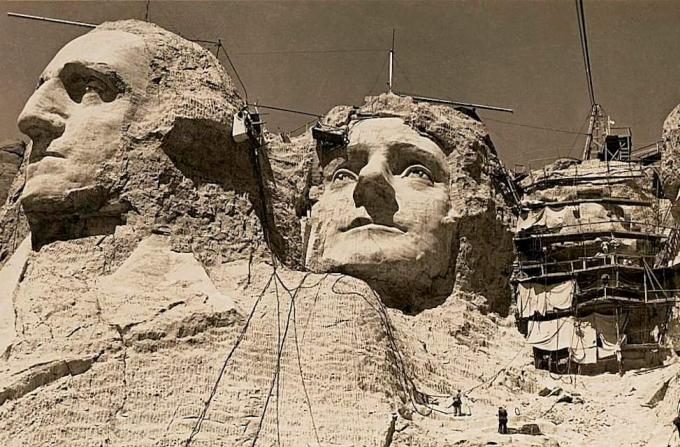 Mount Rushmore under bygging