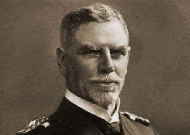 Portrett av viseadmiral Maximilian von Spee iført sin marineuniform.