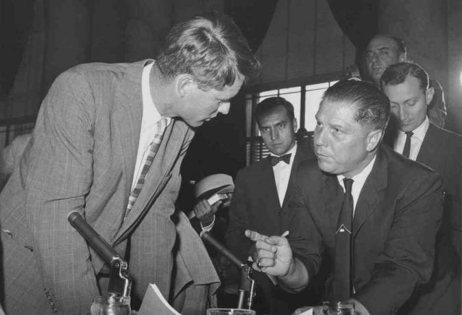 bilde av Jimmy Hoffa gestikulert til Robert Kennedy