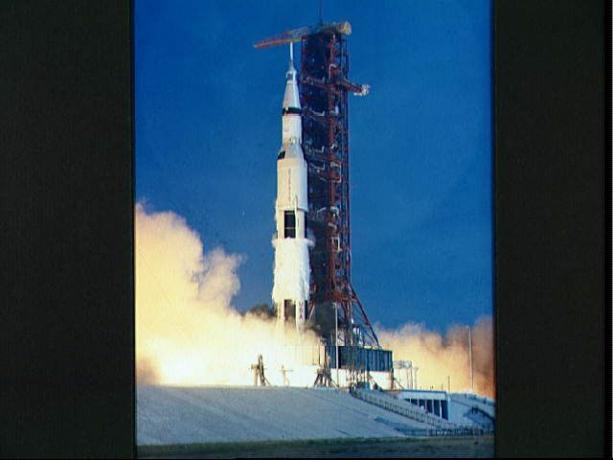 Et bilde av det 363 fot høye romfartøyet Apollo 11 ble lansert 16. juli 1969.