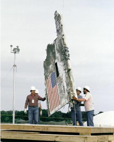 Space Shuttle Challenger Disaster STS-51L Pictures - Challenger Wreckage Entombment