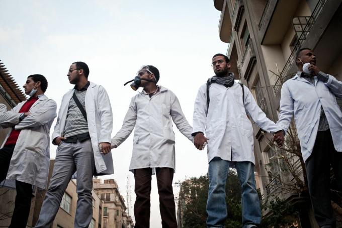 Medisinske frivillige under den arabiske våren, 2011 på Tahrir-plassen, Kairo, Egypt