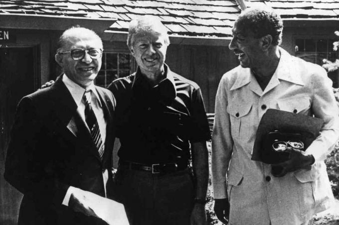 bilde av Begin, Carter og Sadat i Camp David