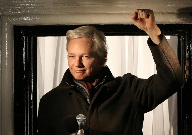 Wikileaks-grunnlegger Julian Assange taler fra Ecuadors ambassade 20. desember 2012 i London, England.