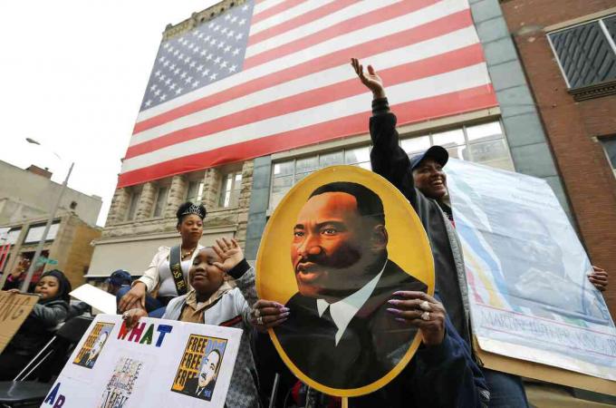 Memphis Marks Martin Luther King Day With March Til Lorraine Motel