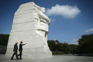 Obama og den indiske statsministeren ved MLK-minnesmerket