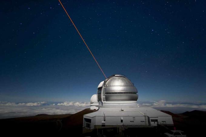 Gemini Observatory North med drift av laserguidestjerner.