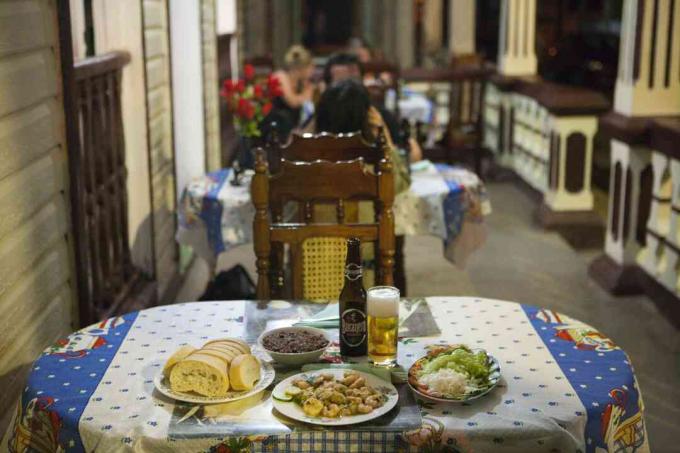 Reker i kokosnøttsaus på Paladar El Colonial, Baracoa