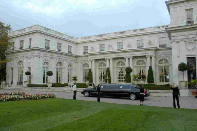 Limousin foran Rosecliff Mansion i Newport, Rhode Island