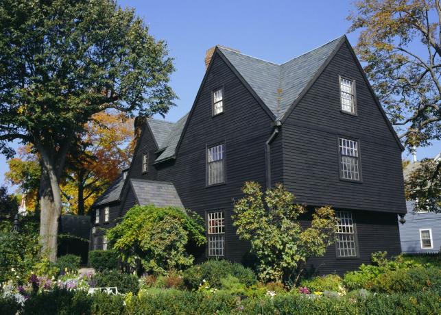 Mørkfarget House of the Seven Gables, 1668, Salem, MA, gjort kjent av Nathaniel Hawthorne