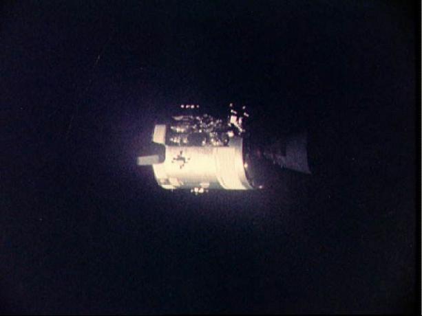 Bilder av Apollo 13 - Visning av skadede Apollo 13 servicemoduler fra Lunar / Command Modules