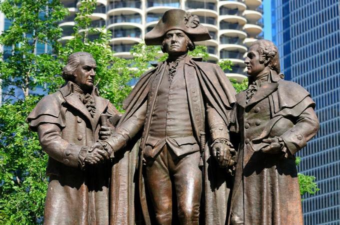 Statue av Robert Morris, George Washington og Haym Salomon hviler på Wacker Drive, Chicago, Illinois, USA