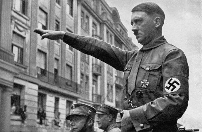 Adolf Hitler ga nazi løst til tyske soldater.