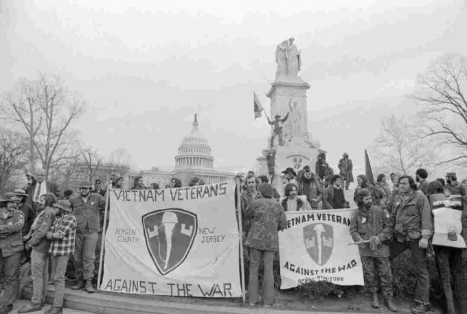 Fotografi av protest fra Vietnam-veteraner mot krigen