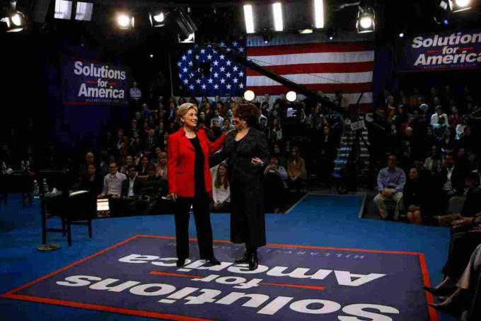 Carole Simpson med Hillary Clinton